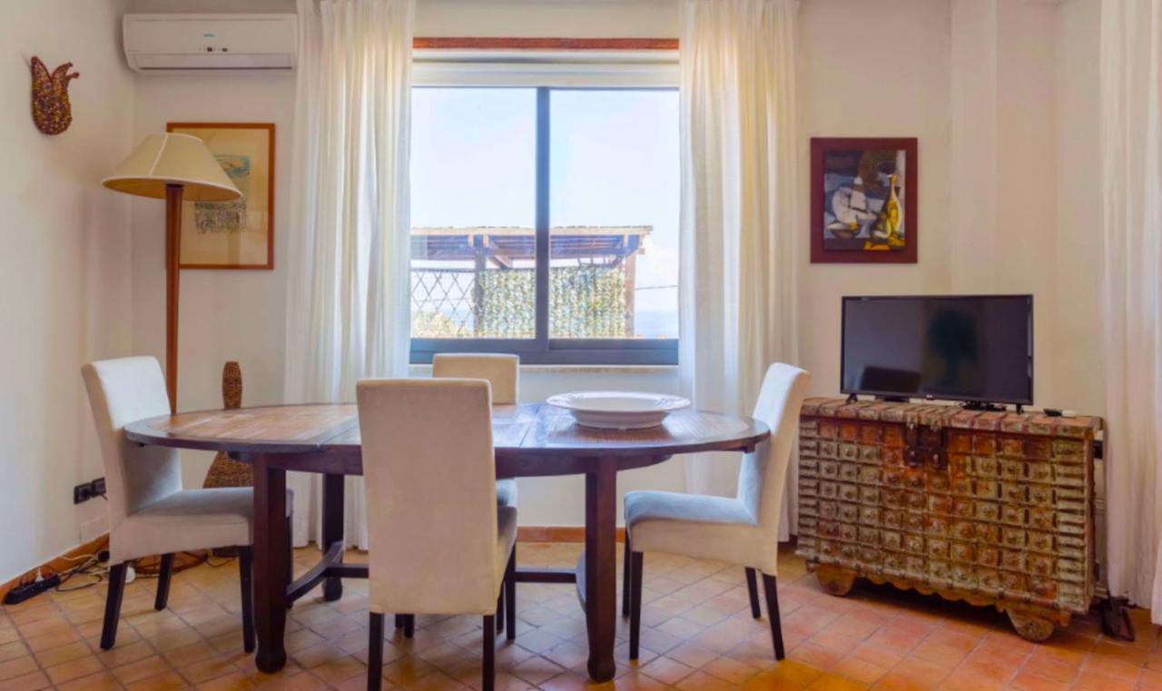 Eleonora Isola Bella Sea View Small Pool + Jacuzzi Villaer