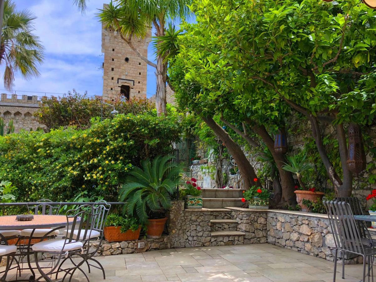 Eleonora Isola Bella Sea View Small Pool + Jacuzzi Villaer